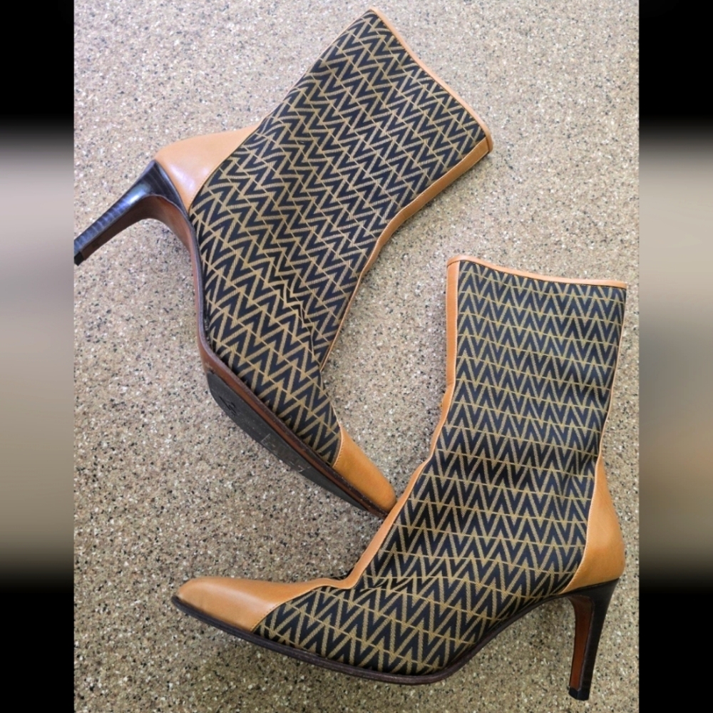 Rare!! Valentino by Mario Valentino Monogram Ankle boots 6